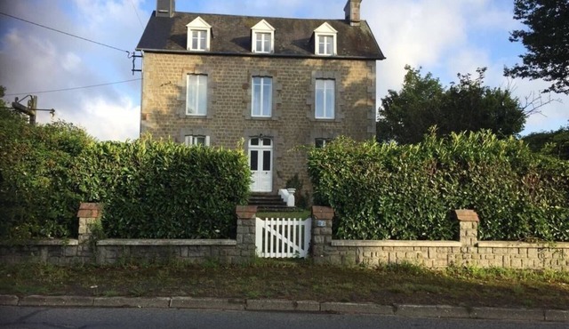 5 Bed Historical Farmhouse in Villedieu Les-Poeles (home of racehorse ‘Ozo')