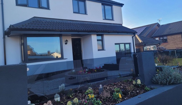 5 Bed holiday home North Wales sleeps 10 people. Baby gates fitted.