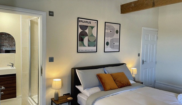 5 Bed Home in Northway, Tewkesbury with Parking