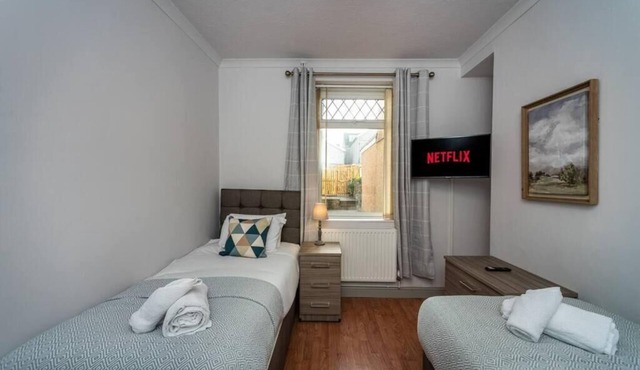 5 Bed Home Parking Ideal for Contractors