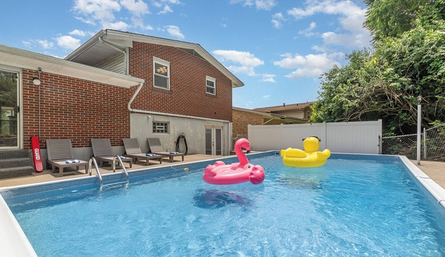5 Bed, Hot Tub and Arcade