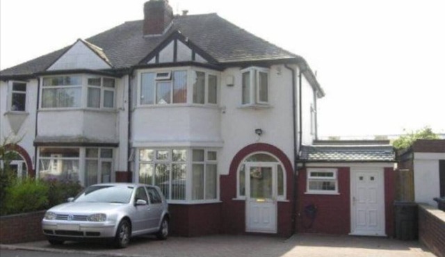 5-Bed House with separate living room