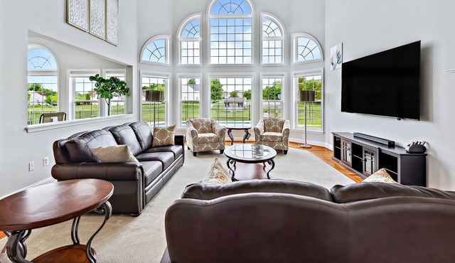 5-Bed Luxury Corporate Rental with Pool & Office Space Near National Harbor