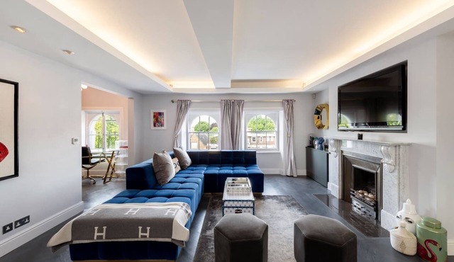 5-Bed Penthouse | Huge Roof Terrace & AC