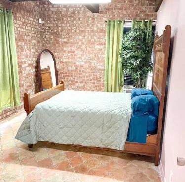 5- Bed Pink house ( Close to Sports Center )