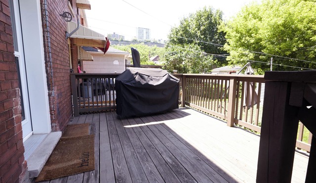 5 bed rm modern house near Gage Park, Tim Hortons Field and St Peter's Hospital