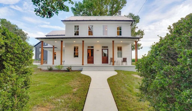 5 Bed Room with Hot tub, Fire pit & Pickle Ball Court