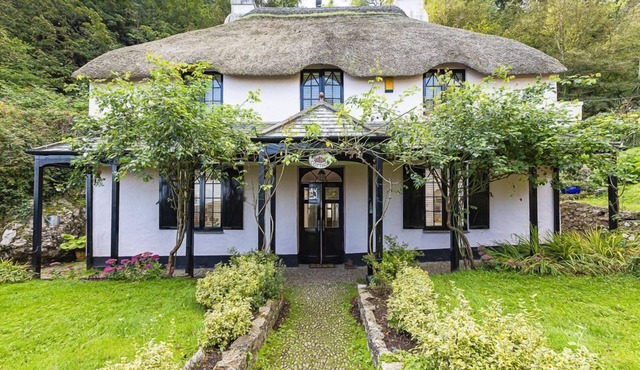 5 Bed - Rose Cottage - Sleeps 9 guests in 5 bedrooms