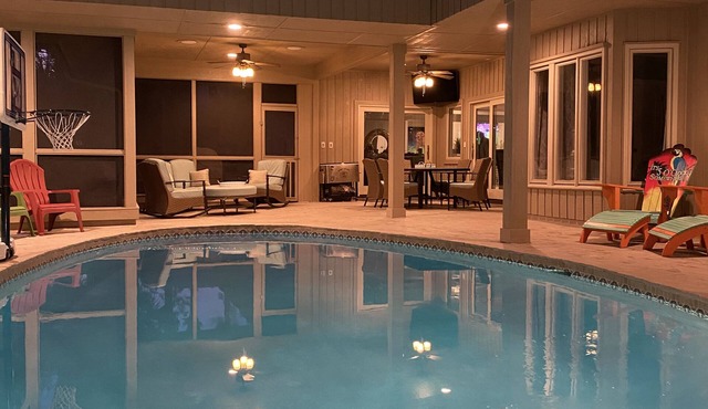 5 Bed Sea Pines- Sleeps 17- Steps to Beach Access - Screened Pool, EV Charger