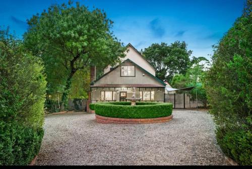 5-Bed Secret Garden House