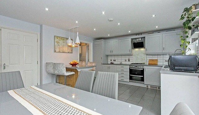 5 Bed | Sleeps 10 | Lesuire | Contractors | Kent