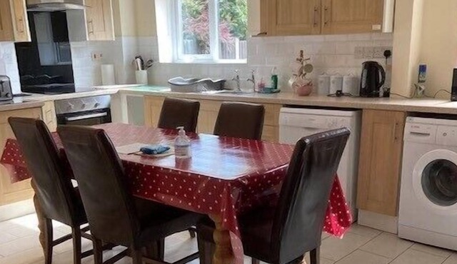 5-Bed Town House in Newport