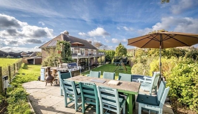 5 BedEco Farm House on the South Downs Way Nr Buriton. Pet and child friendly 🥰