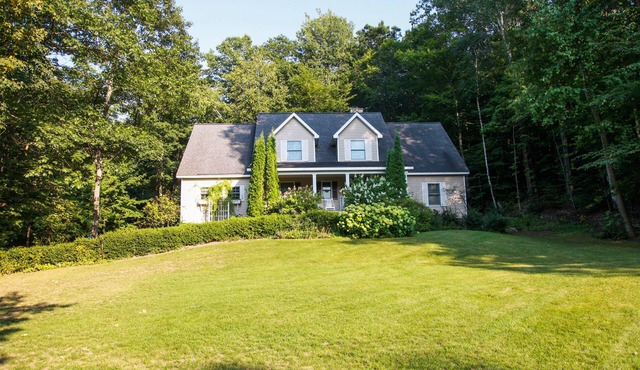 5 bedrm 5.5 ba home-wooded setting, Lake Leelanau, Air, Dog ok, Hot Tub