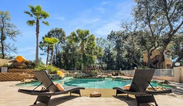 5 bedrm Paradise w/your own POOL + LAZY RIVER