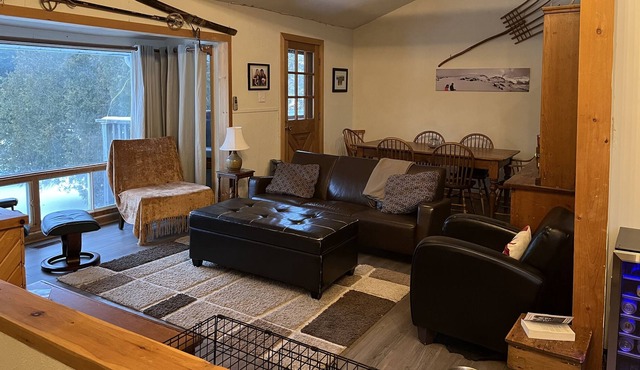 5-Bedroom Open Concept Cabin in Heart of Blue Mountains