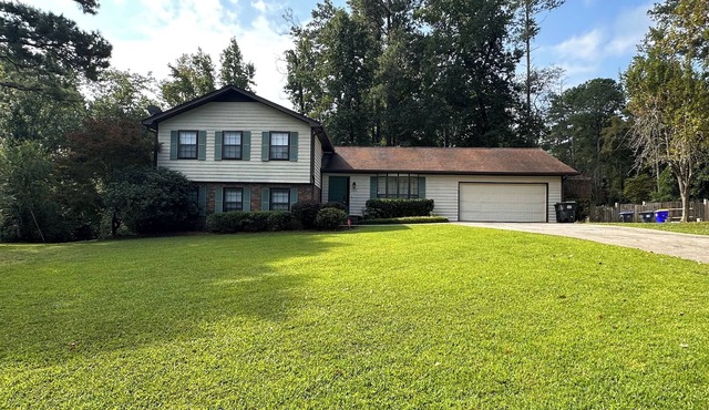5 Bedroom 2.5 Bath Home In East Cobb and minutes to Truist Park and the Battery