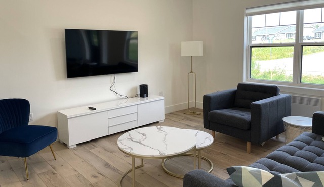 5 Bedroom, 2 Bathroom Executive Home In The Heart Of North Rustico