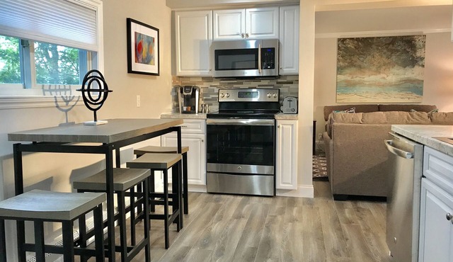 5 bedroom, 2 bathroom home- Minutes from Niagara Falls