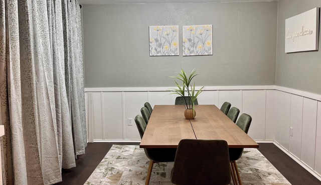 5-bedroom , 2 king beds , Media Room villa in charming Greenville