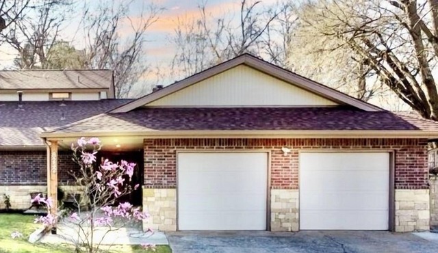 5 bedroom 3 bath hot tub. 7 beds 6 cars parking and fenced yard .