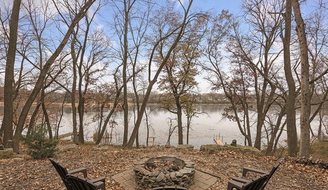 5 bedroom 3 bath Lake Home in the City
