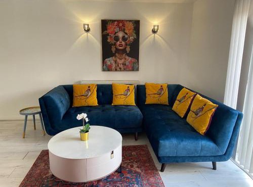 5 bedroom 3 Bathroom townhouse,Parking, Netflix, Pool table, Wifi,Nr Sandwell Hospital and train station