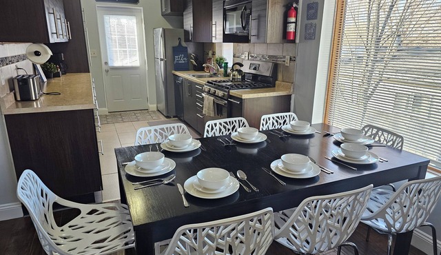 5 Bedroom, 3 Baths, 2 Living Rooms, Super Comfortable Home in Ypsilanti