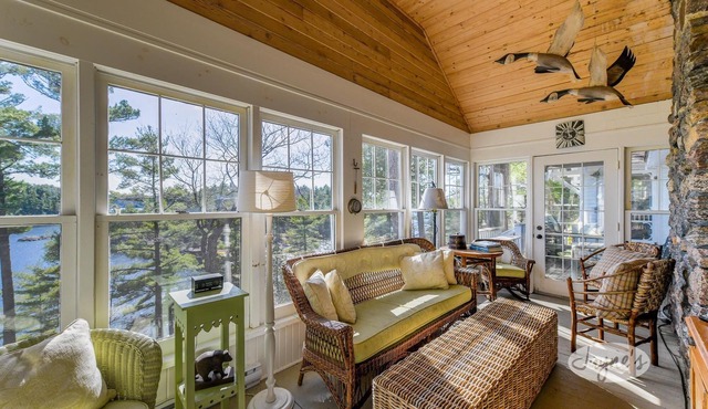 5 bedroom, 4 bath, Lake Joseph, Sunsets! Amazing views! Privacy! Old Muskoka!