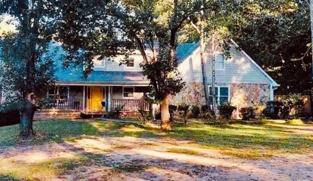 5-Bedroom 4 bath, Oasis with Pool, Outdoor Bar & Scenic Cloud Room