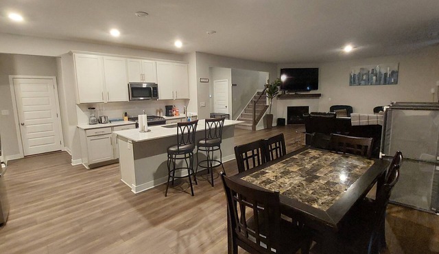 5-bedroom 4-bathroom big spacious residence