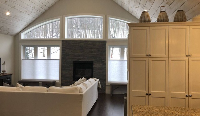 5 bedroom 4 Bathroom Beautiful Duplexed Cottage in the heart of Georgian Bay!