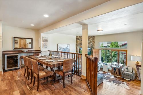 5 Bedroom 4 Bathroom Hot Tub Minutes from Slopes
