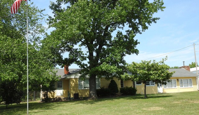 5 Bedroom, 5.5 Bath, Sleeps 20+ Ranch Style Home