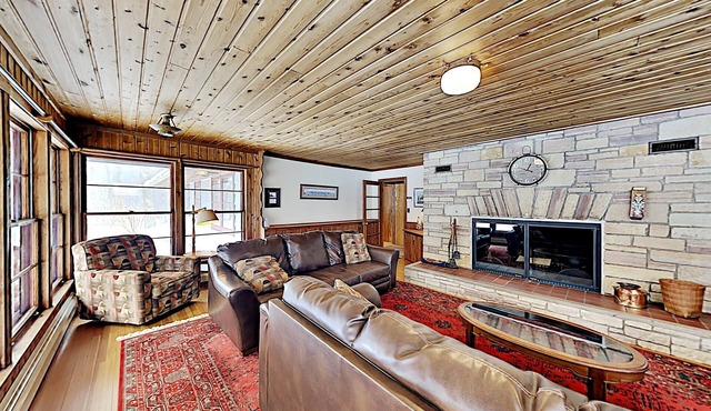 5 Bedroom 5 Bath Pet Friendly Cabin On 5,000 Acre Lake Near Hayward