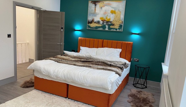 5 Bedroom 5 bathroom property with ensuites in all rooms. Ideal for large groups