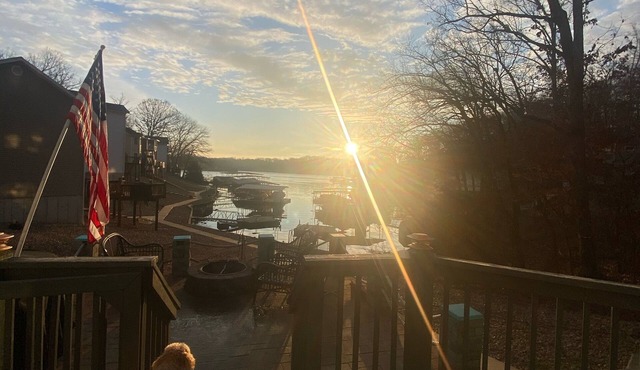 5 Bedroom, 5 Bathroom Tropical Fun! HOT TUB, AQUA PAD, FIRE PIT, and BEACH!