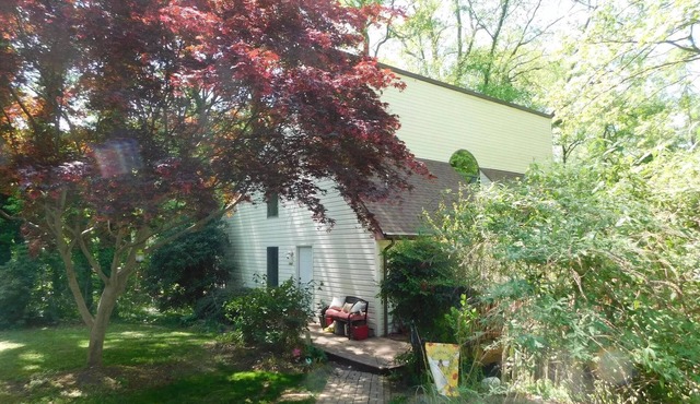 5 bedroom, 8 bed, 3 story house a block from beach