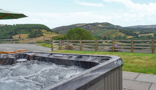 5 bedroom accommodation in Llanwrthwl, near Rhayader