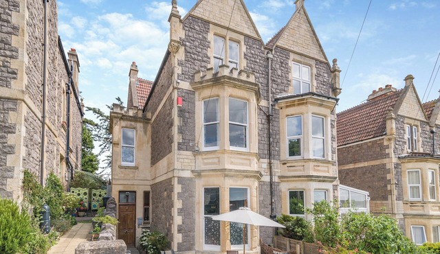 5 bedroom accommodation in Weston-super-Mare