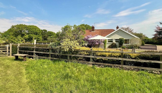 5 bedroom accommodation in Weston Longville