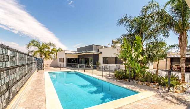 5 bedroom accommodation in Molina de Segura