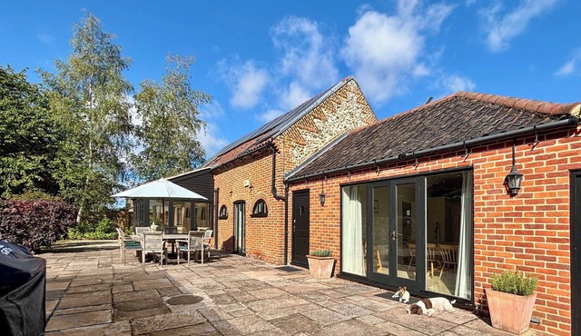 5 bedroom accommodation in Little Fransham