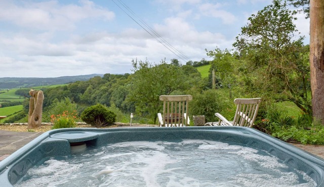 5 bedroom accommodation in near Carmarthen