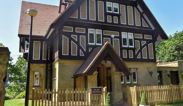 5 bedroom accommodation in Tunbridge Wells