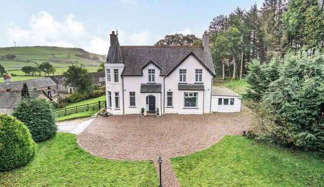 5 bedroom accommodation in Cerrigydrudion