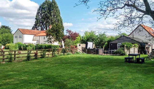 5 bedroom accommodation in Tilney St Lawrence, near Kings Lynn