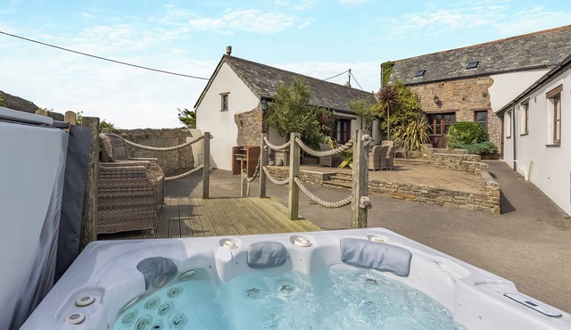 5 bedroom accommodation in Hartland Point