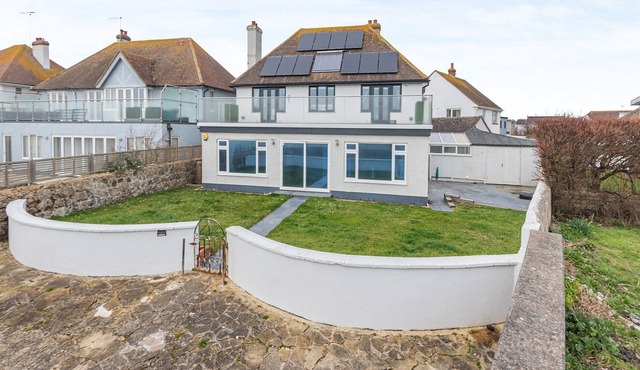 5 bedroom accommodation in Bognor Regis