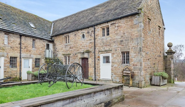 5 bedroom accommodation in Barlow, near Dronfield